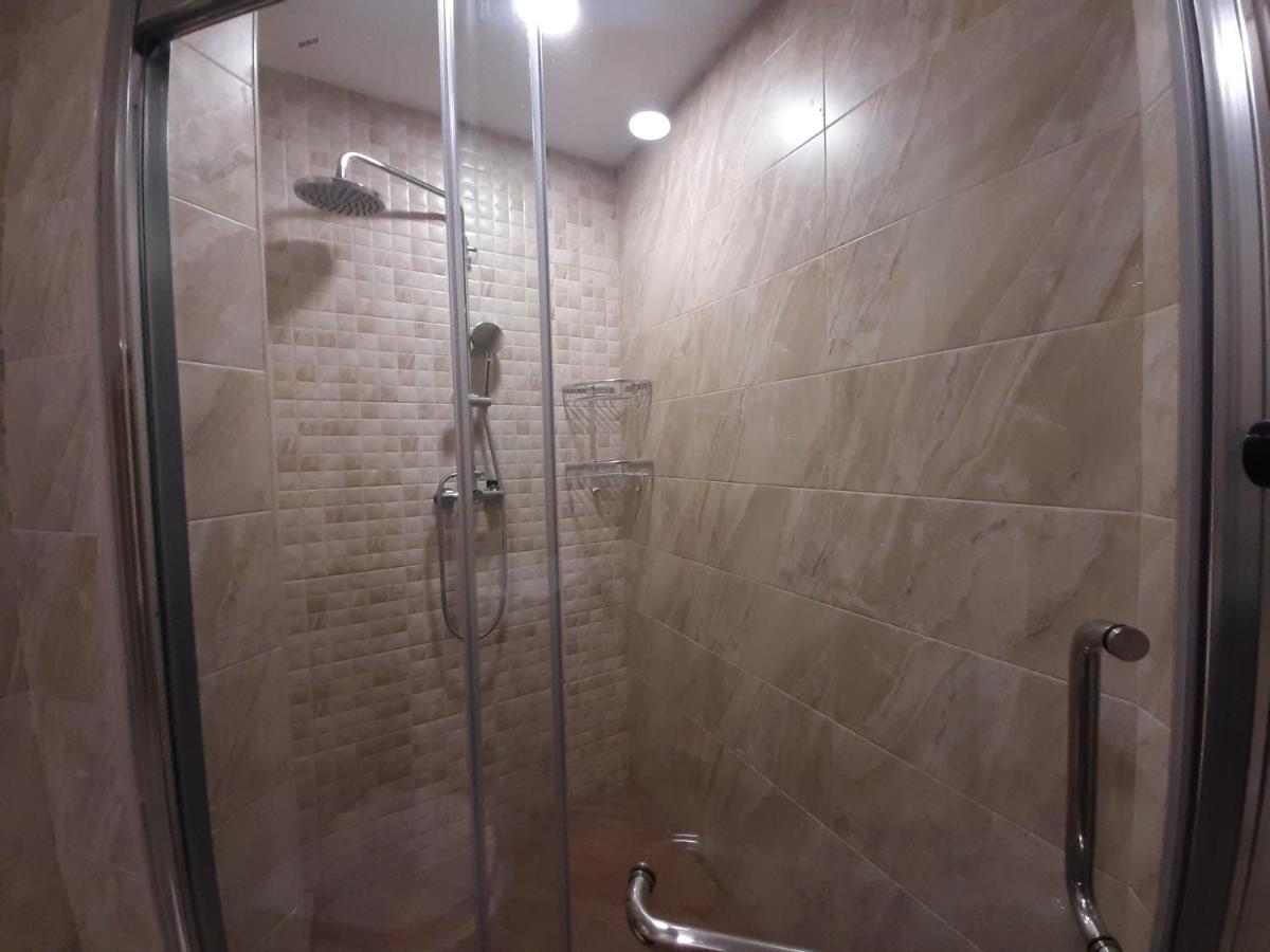 Pride Properties Welcomes You At 17 Buzant St 11-166 Yerevan Armenia Eksteriør billede