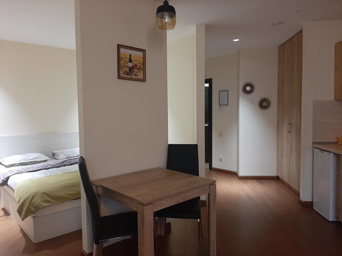 Pride Properties Welcomes You At 17 Buzant St 11-166 Yerevan Armenia Eksteriør billede