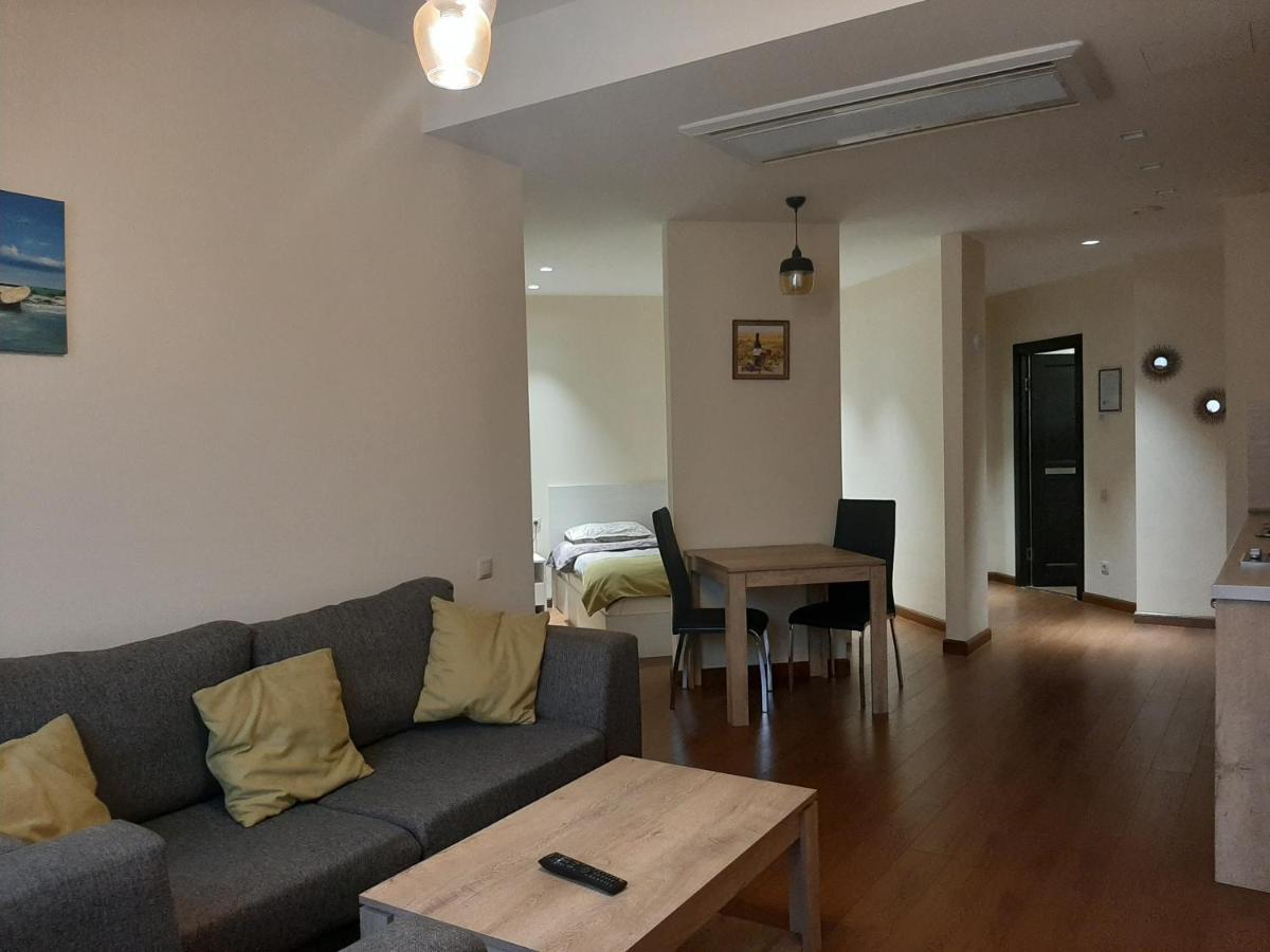 Pride Properties Welcomes You At 17 Buzant St 11-166 Yerevan Armenia Eksteriør billede