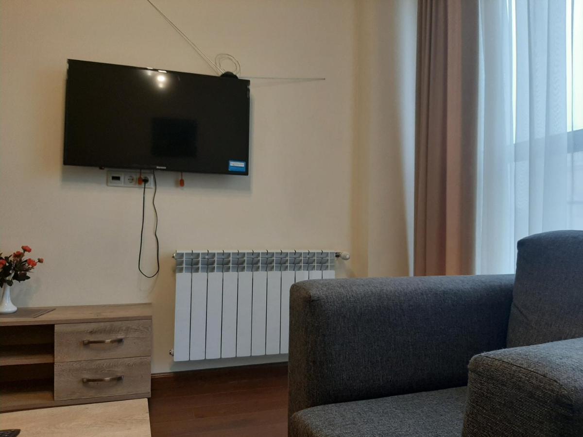 Pride Properties Welcomes You At 17 Buzant St 11-166 Yerevan Armenia Eksteriør billede