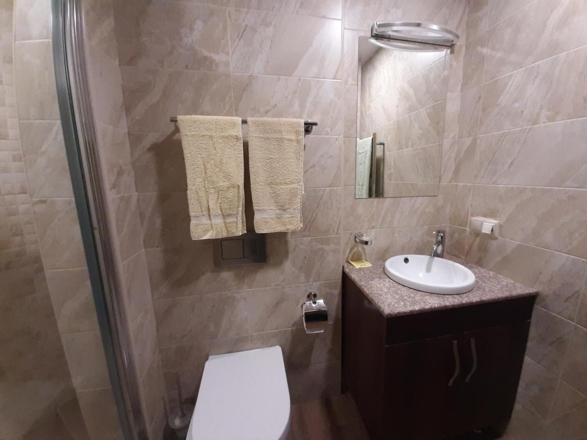 Pride Properties Welcomes You At 17 Buzant St 11-166 Yerevan Armenia Eksteriør billede