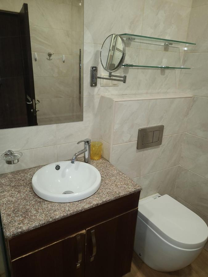 Pride Properties Welcomes You At 17 Buzant St 11-166 Yerevan Armenia Eksteriør billede
