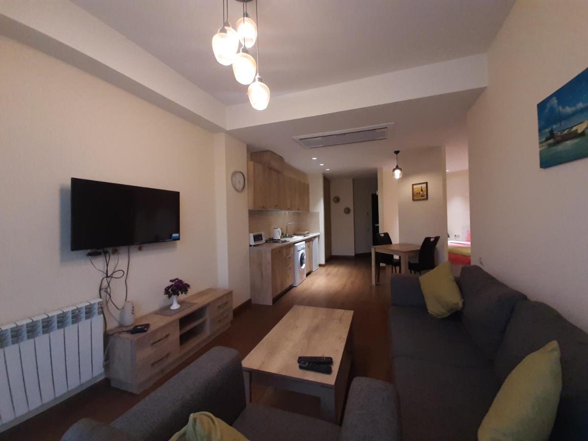 Pride Properties Welcomes You At 17 Buzant St 11-166 Yerevan Armenia Eksteriør billede